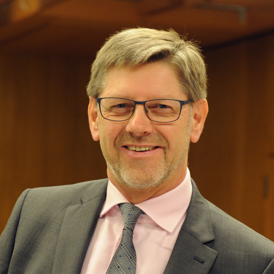 Herr Dr. Erwin Rebhandl