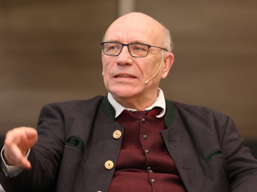 Web251112katharinaschiffl 4442