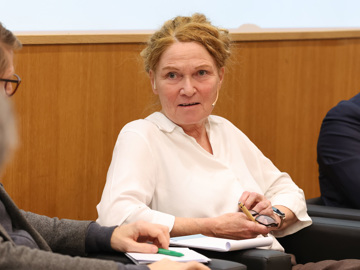 Web251112katharinaschiffl 4460