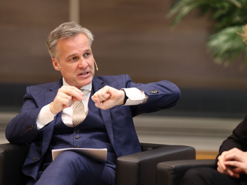 Web251112katharinaschiffl 4365