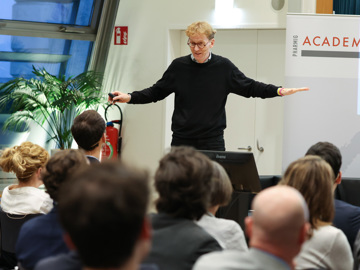 Web251112katharinaschiffl 4271