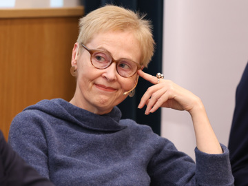 Web251112katharinaschiffl 4429